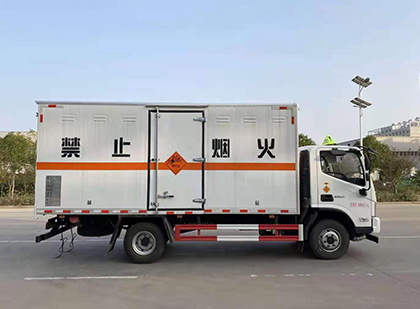 石拐爆破器材运输车