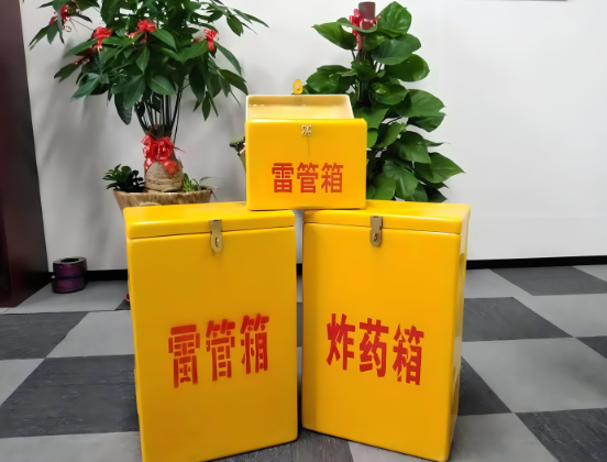 石拐玻璃钢炸药箱与普通炸药箱有什么区别？