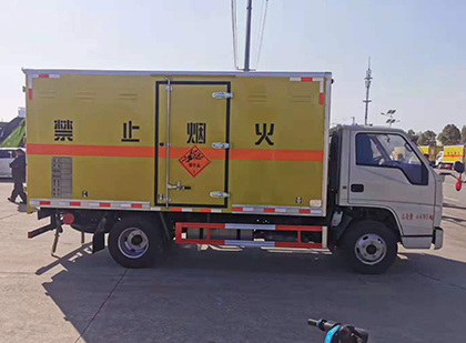 石拐爆破器材运输车技术升级与安全合规新趋势